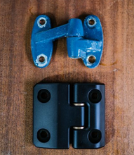 Load image into Gallery viewer, BILLET ALUMINUM REAR DOOR FULL HINGE SET IN BLACK - LAND ROVER DEFENDER