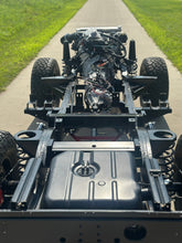 Load image into Gallery viewer, LS3/V8 DROP IN FUEL PUMP FOR DEFENDER 90/110/130 WITH METAL TANK. PRODUCED BY AEROMOTIVE
