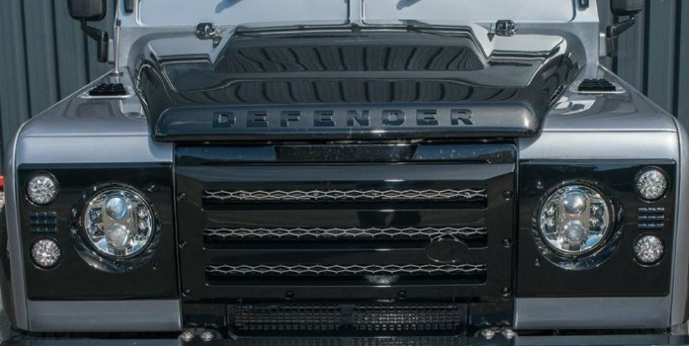 DA1968 - DEFENDER XS FRONT GRILLE AND HEADLAMP SURROUNDS IN BLACK WITH SILVER MESH