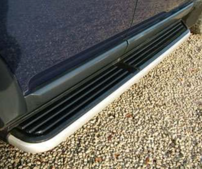 LAND ROVER LR3 AND LR4 SIDE STEPS WITH ANTI-SLIP TOP AND ALUMINUM SIDES - COMES AS A PAIR